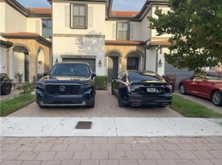 10390 W 33rd Ln, Hialeah, FL 33018