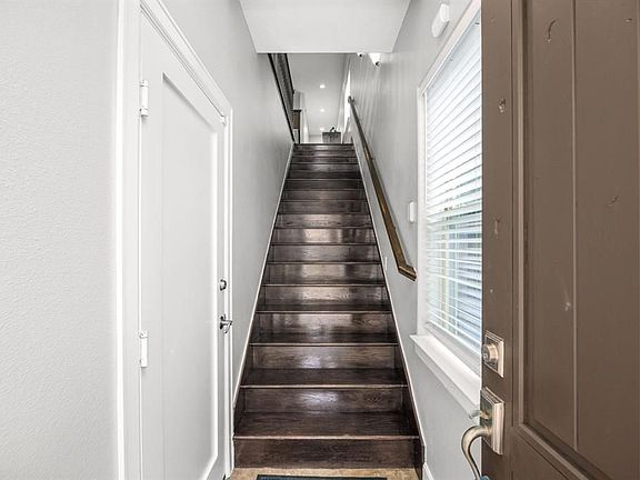 4th image of 1112 Andrews St #1