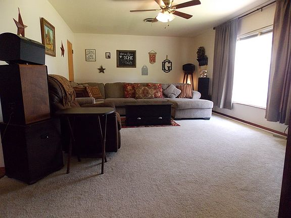3rd image of 2850 Lakeview Cir