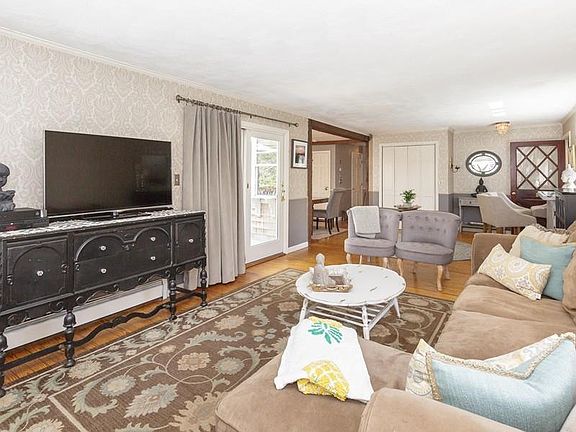 3rd image of 83 Moseley Ave
