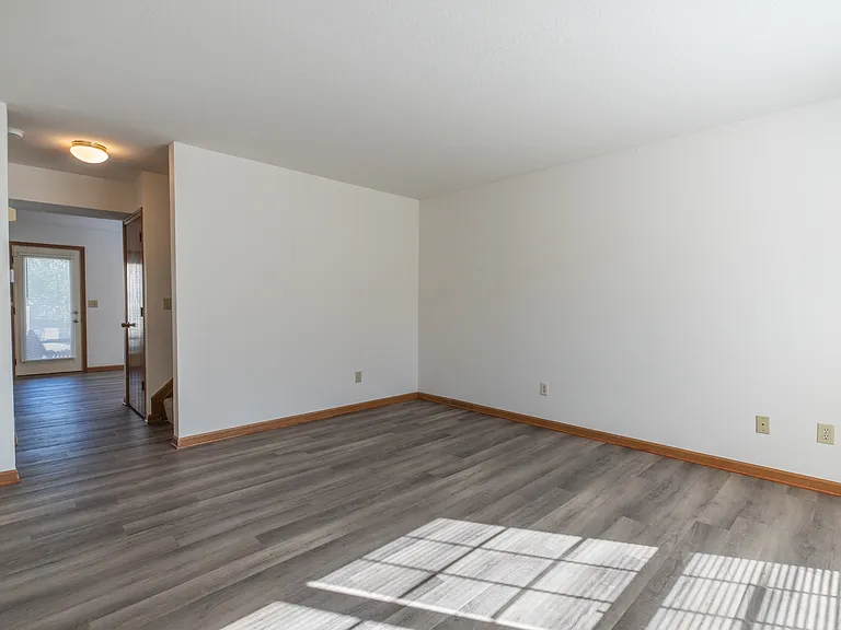 240 Richards Dr — Photo 7
