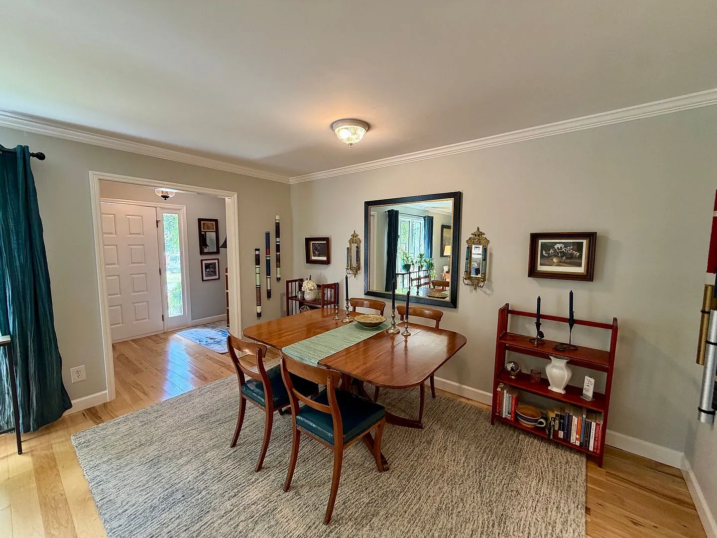 Kenilworth - Elegant, Updated 1960's Beauty! — Photo 4