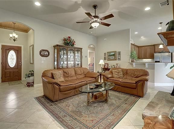 4th image of 18609 Staghorn Dr