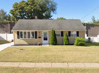 466 Windsor Dr, Bellmawr, NJ 08031