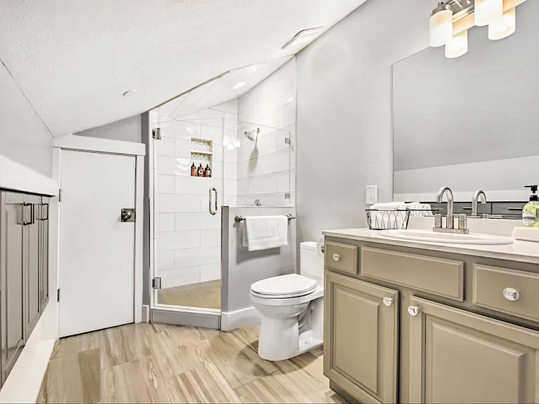 1530 Empire Ave #304 — Photo 19