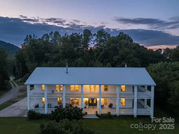 3575 Chetola Dr, Lenoir, NC 28645