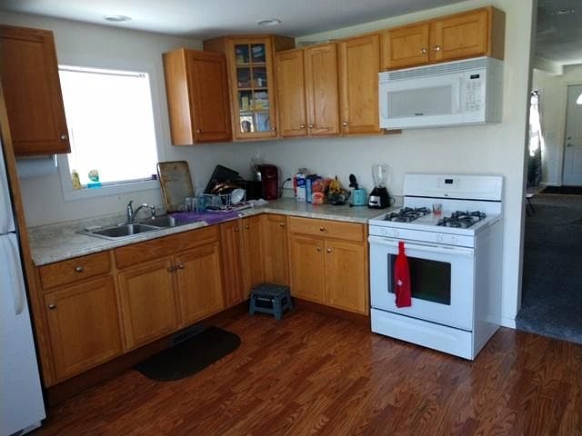 2nd image of 2439 Clark St