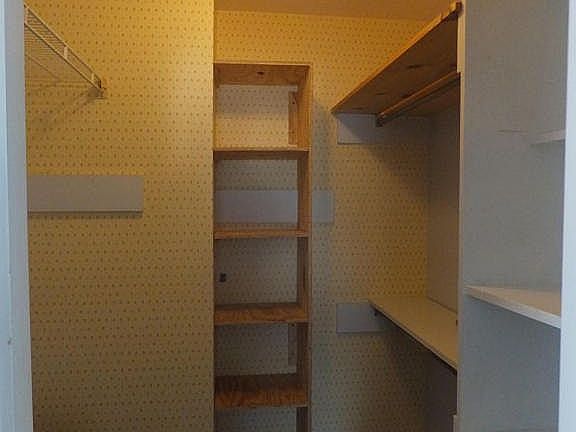 3rd image of 428 Oakmont Ln