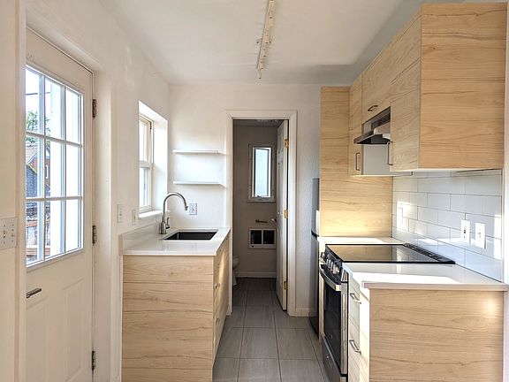 4th image of 3307 W 34th Ave #A