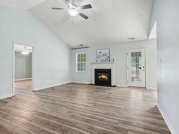 5th image of 705 Colonial Hills Dr