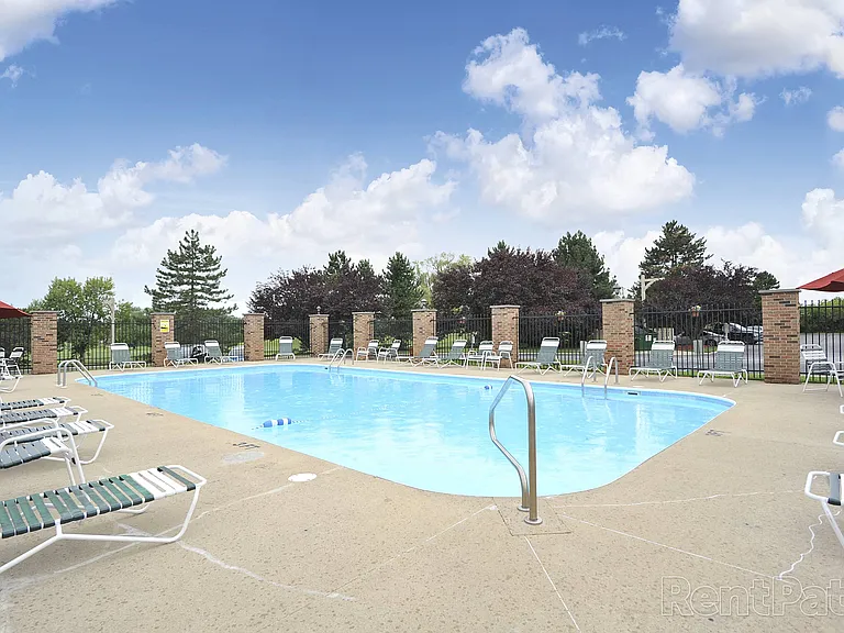 Golfview Apartments — Photo 18