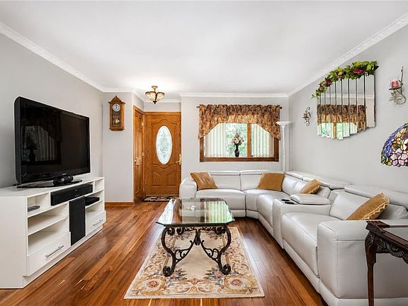 5th image of 654 Ramona Ave