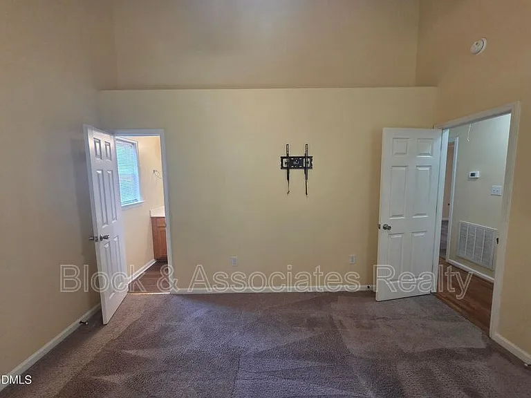 116 Cliffdale Rd — Photo 11