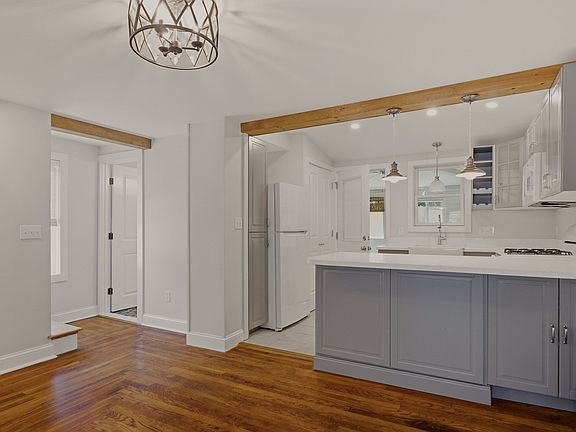 4th image of 225 Mount Pleasant St