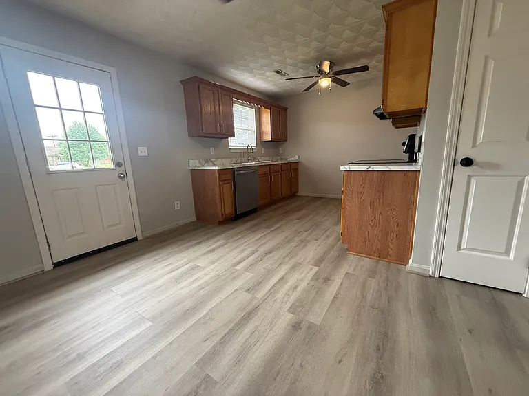 106 Tiffany Ct — Photo 3