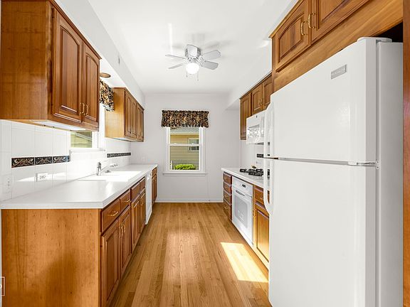 4th image of 137 N Williams St