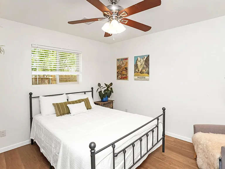 263 E Hollomon St — Photo 22