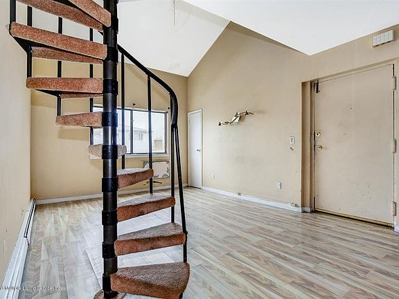 5th image of 360 Barlow Ave APT 33