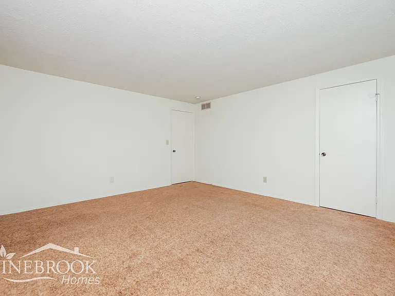 8680 Belle Chase Dr — Photo 9