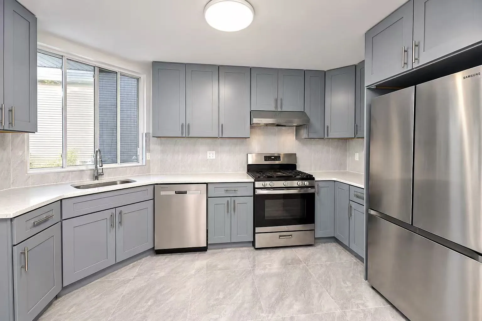3 bed, 2.5 bath, $3,200 — Photo 2