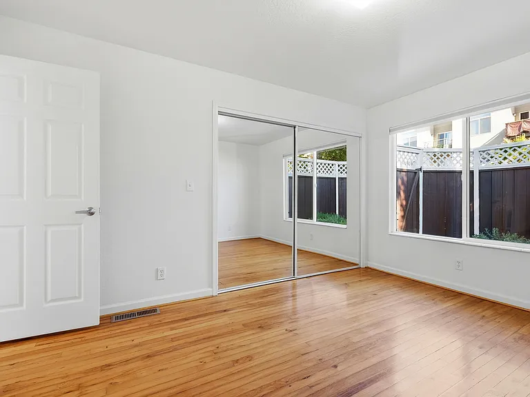 218 Mora St — Photo 7