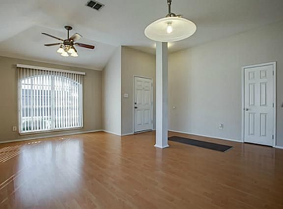 5th image of 2917 Creekridge Ct