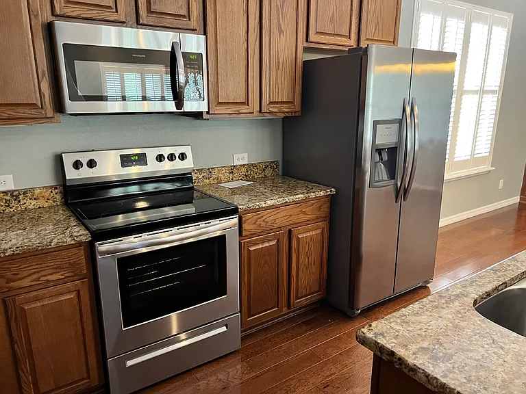 3993 Corrine Dr — Photo 10