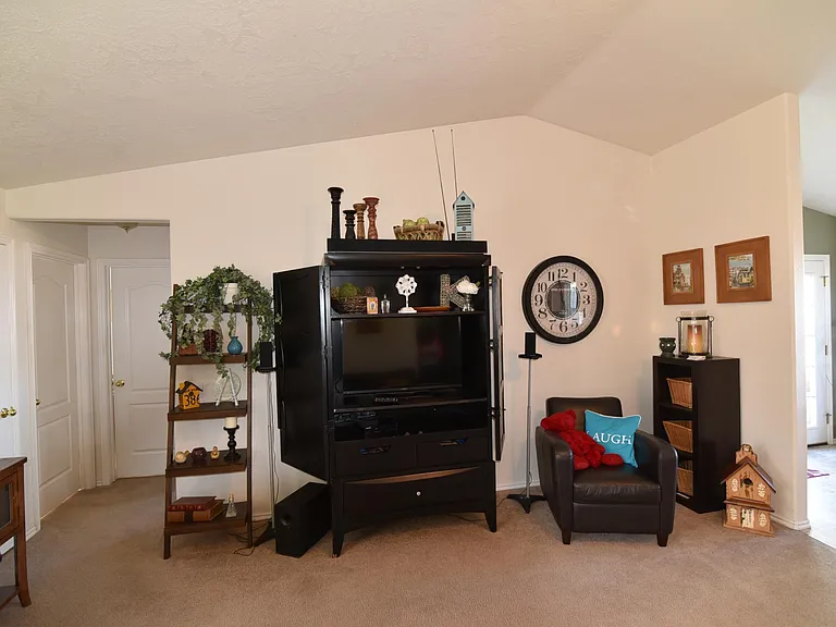 2108 S Linda Vista Pl — Photo 5