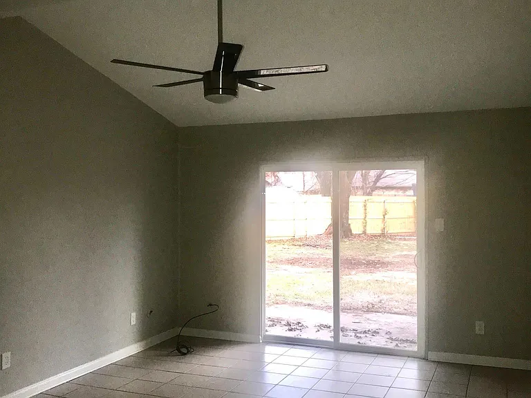 3317 Harvard Dr — Photo 2