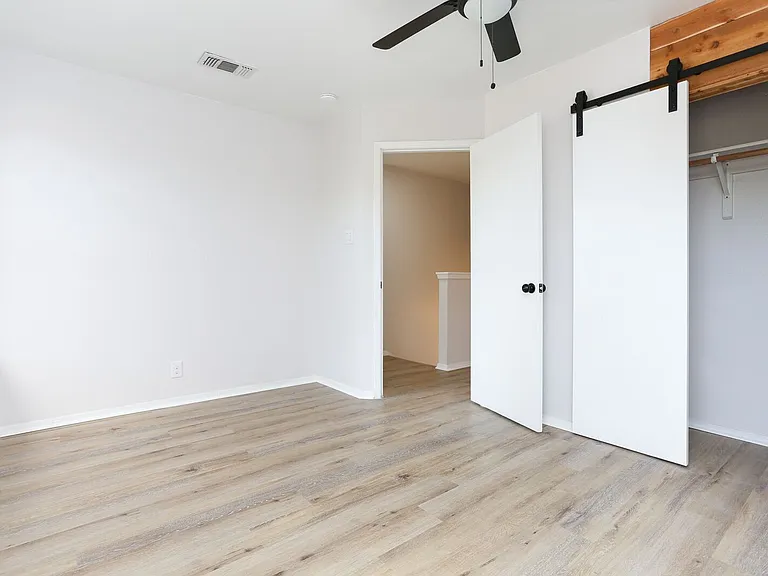 6870 Flaming Ridge Dr — Photo 24