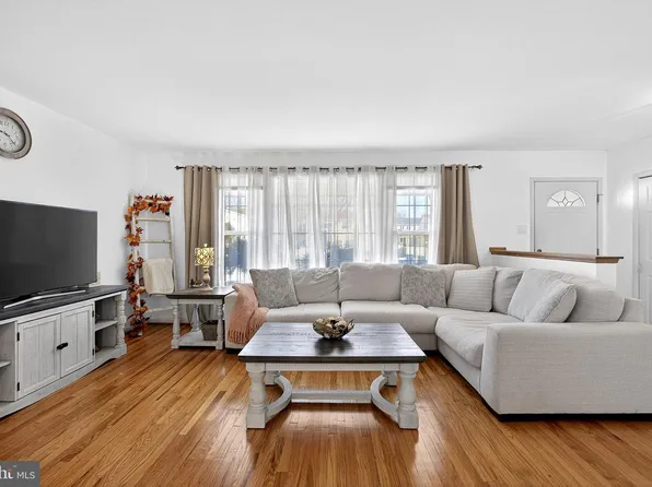 12 Colgate Dr, Cherry Hill, NJ 08034