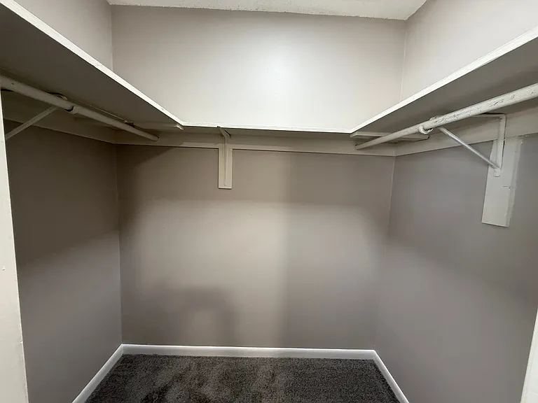 3305 Camelot Dr — Photo 11
