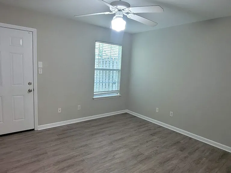 2525 Hartsfield Rd #8 — Photo 10