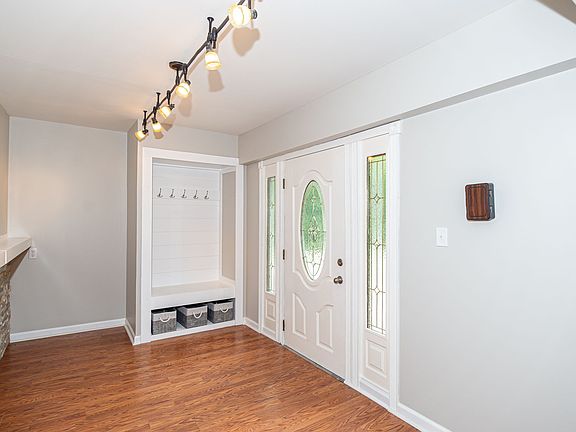 3rd image of 1519 S Kitley Ave