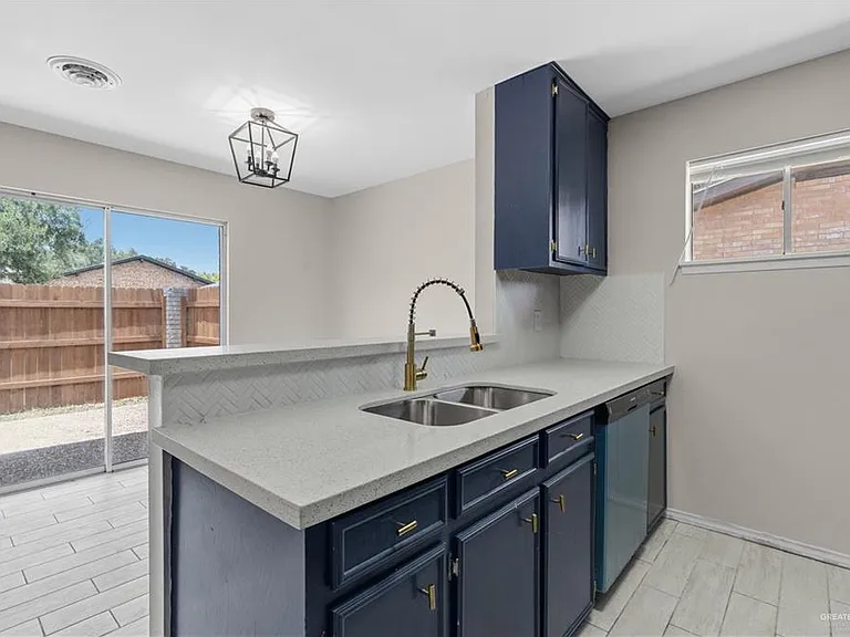 1111 Wisteria Ave — Photo 5