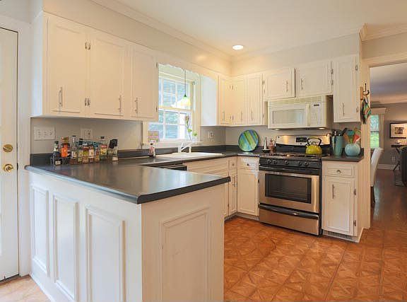 5th image of 705 Hickory Hill Dr