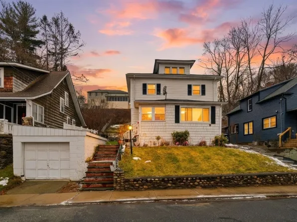 21 Francis Ave, Holyoke, MA 01040