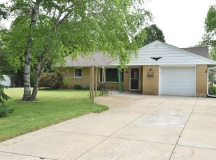 W165S7484 Bellview Dr, Muskego, WI 53150