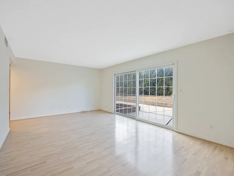 2087 Rhoda St — Photo 12