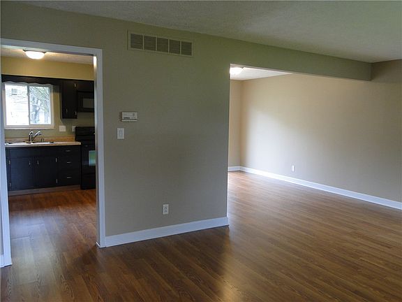 3rd image of 7617 Broadview Dr