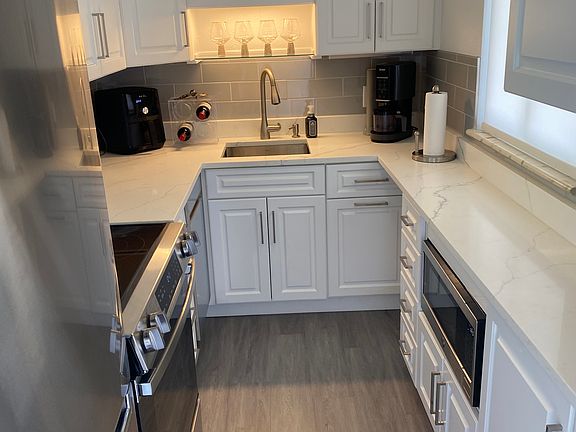 5th image of 640 N Park Ave APT 26