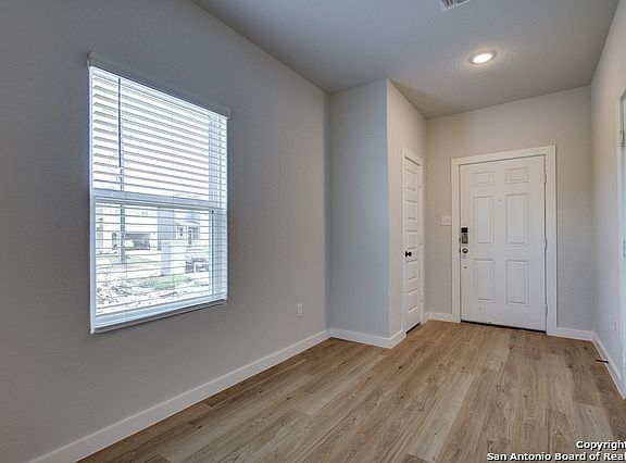 4th image of 10103 Tercero St