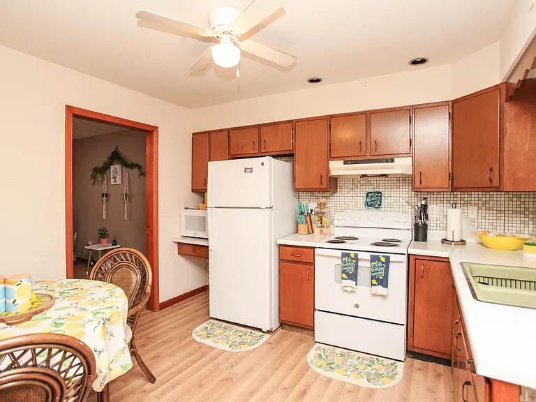 1026 N Jefferson St #A — Photo 6