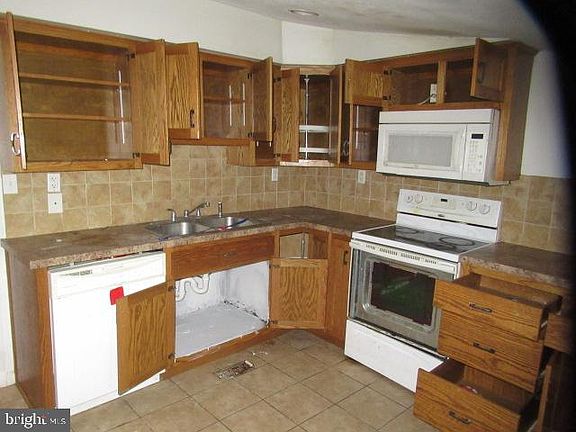 2nd image of 1445 2nd St