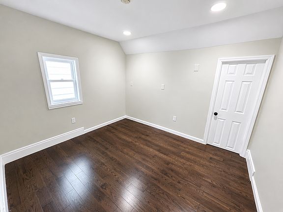 4th image of 50 Vermont Ave #3