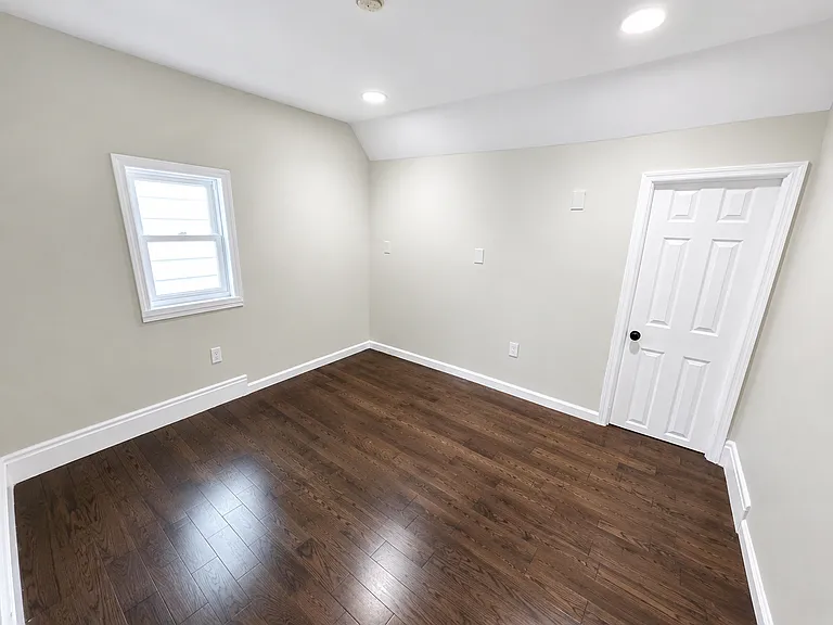 50 Vermont Ave #3 — Photo 4