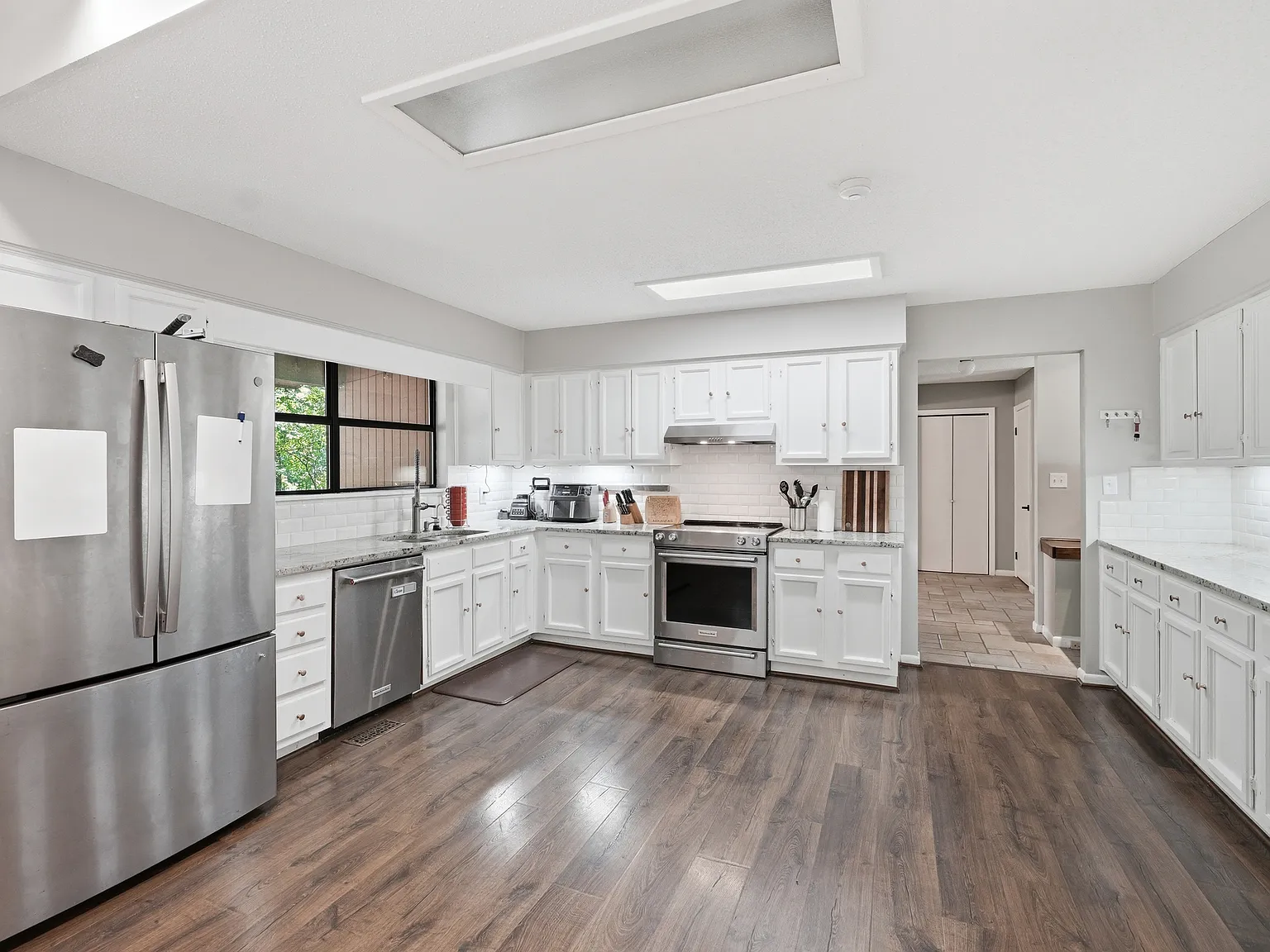 5 bed, 3659 sqft, $2,700 — Photo 1