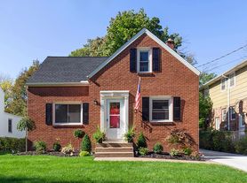 105 Los Robles St, Williamsville, NY