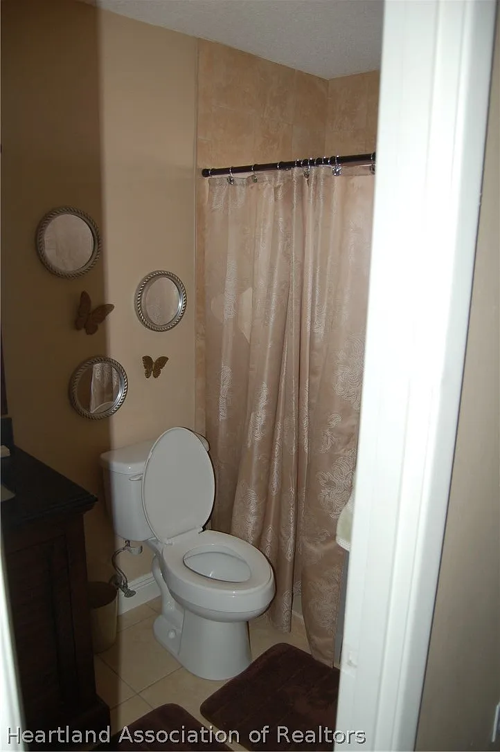 2 bed, 2.0 bath, 952 sqft, $1,300 — Photo 3