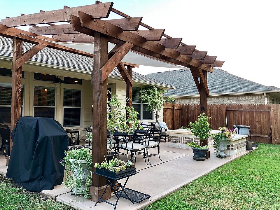 Patio, pergola and fire pit 